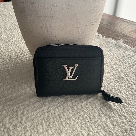 Authentic Louis Vuitton Lockme Zippy Coin Purse Wallet Taurillon Leather Black - Picture 1 of 10